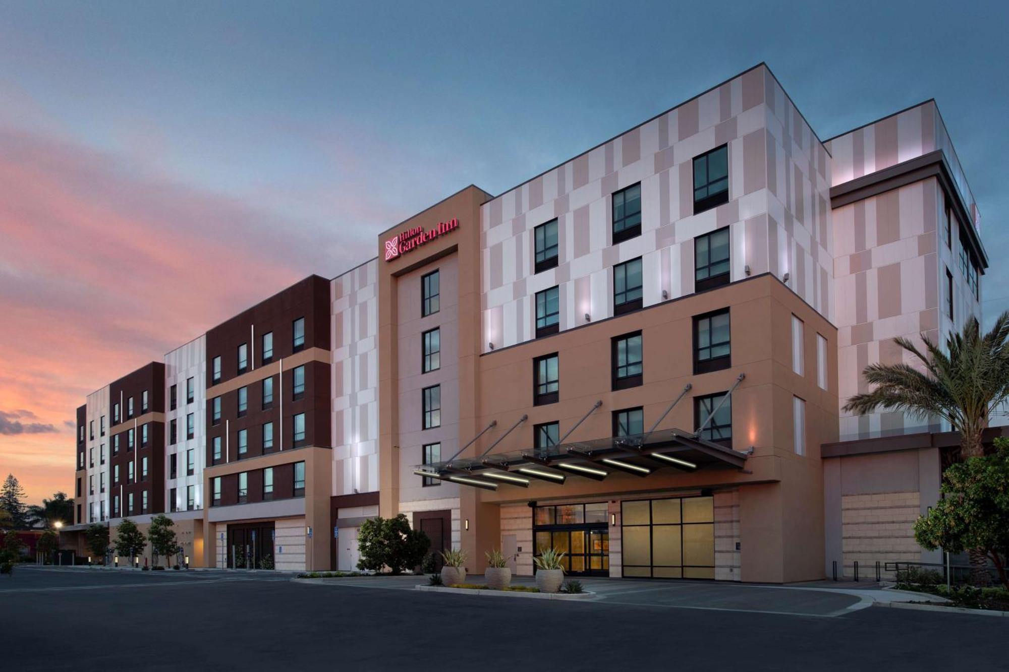 Hilton Garden Inn San Jose Airport Exterior photo